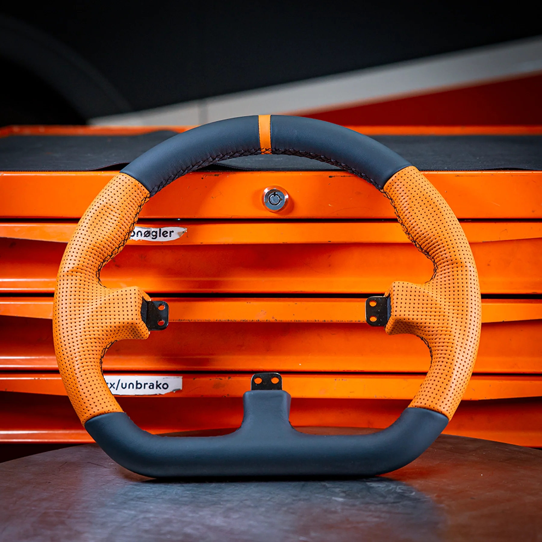 Asetek Closed D Orange Leather Rim - Image 2